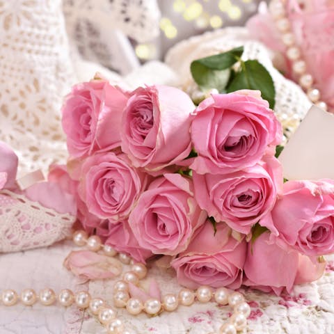 Best Color Choices a Bouquet of Roses - Flora Queen