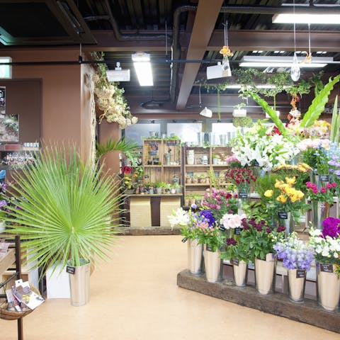 What to Look for When Searching the Internet for “Flower Store near Me?” - Flora Queen