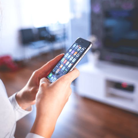 How To Easily Order Flowers From Your Mobile Phone - Flora Queen