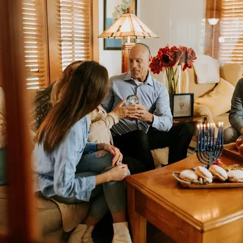 What-to-Give-for-Hanukkah-Flower-Bouquets-to-Celebrate Flora Queen